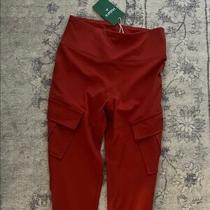 Halara leggings cargo with buttcinch xs 7/8 length